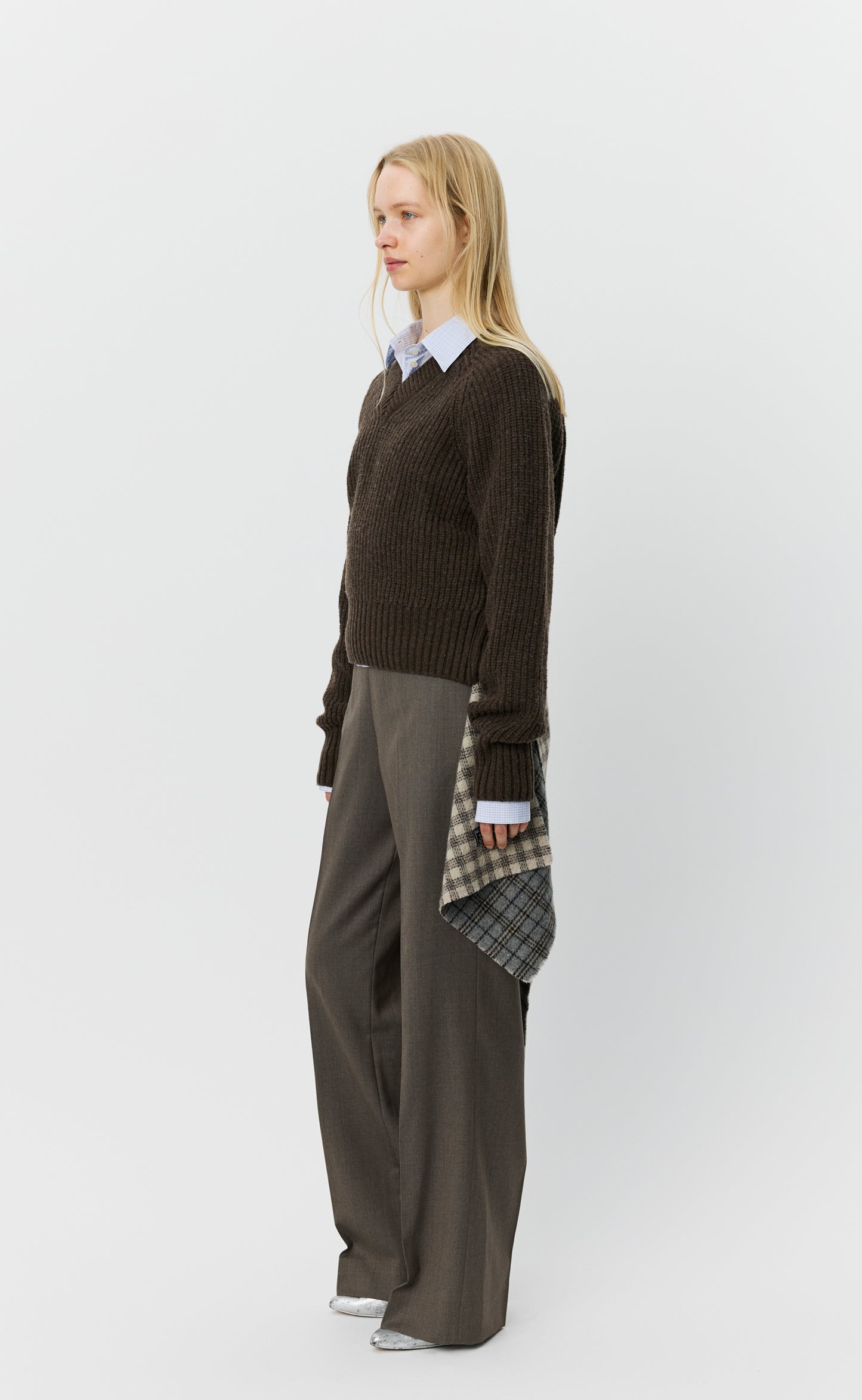 Plaza V-Neck - Dark Brown