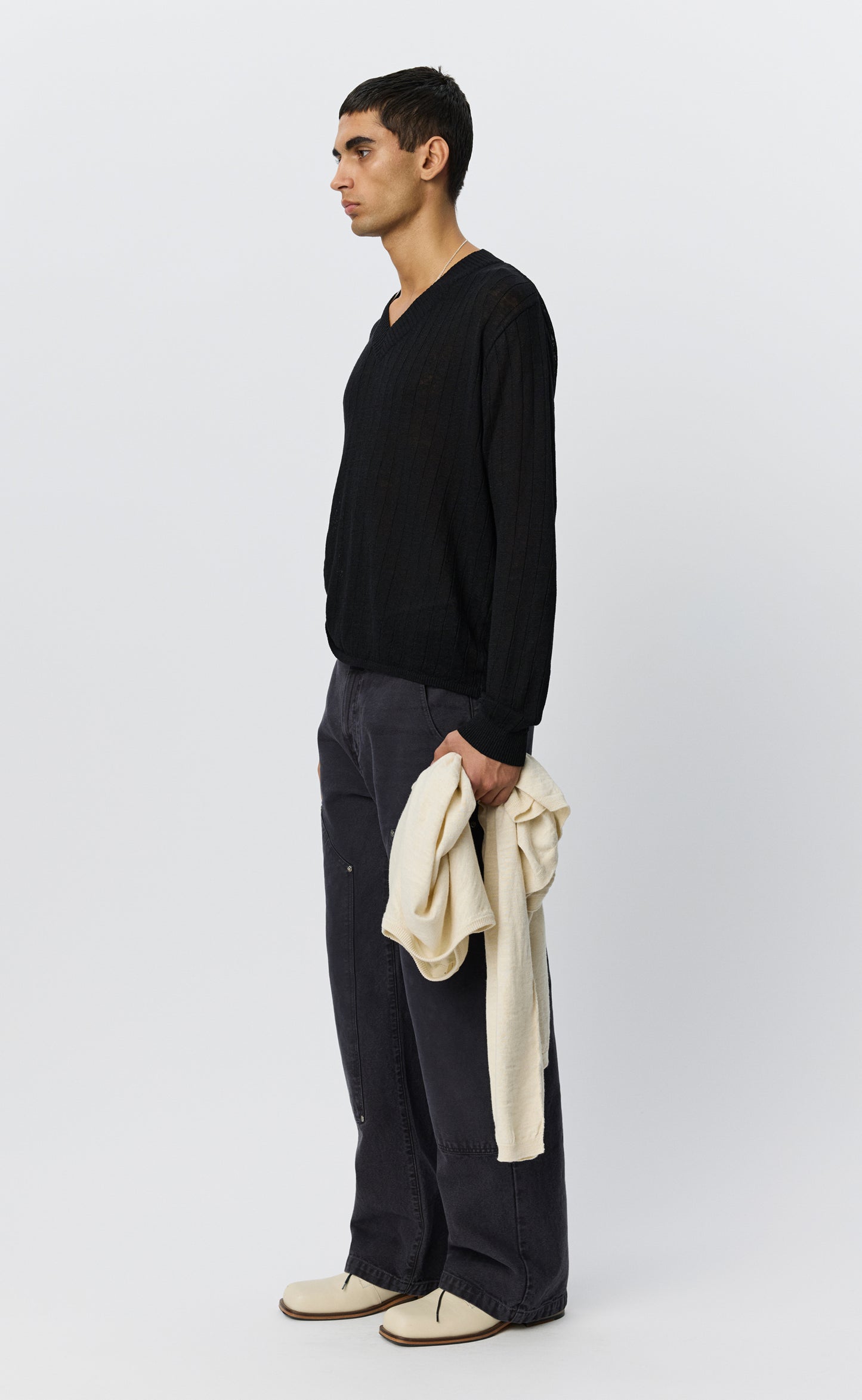 V-Neck Pullover - Black Rib
