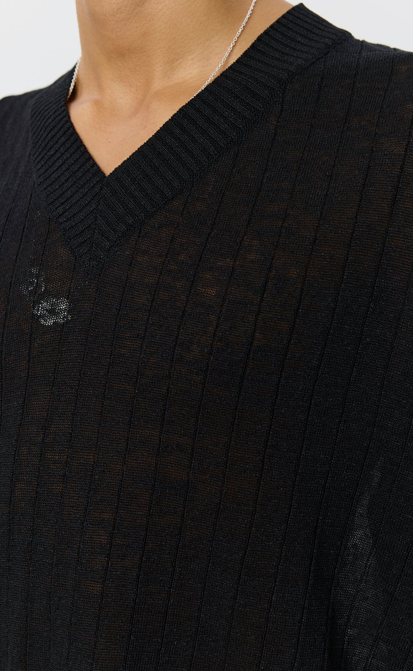 V-Neck Pullover - Black Rib